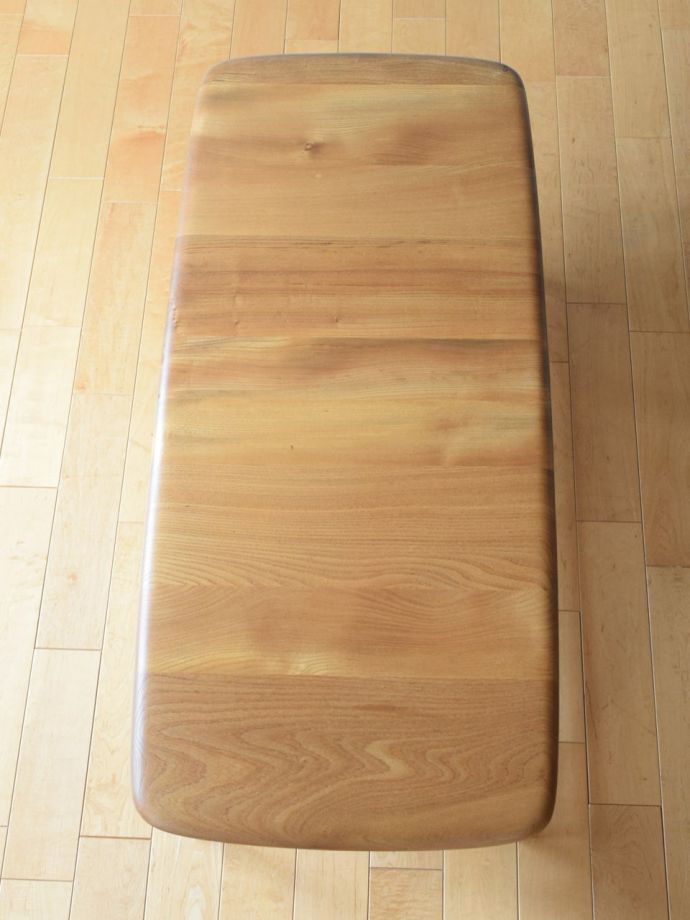 アンティークのテーブルの天板