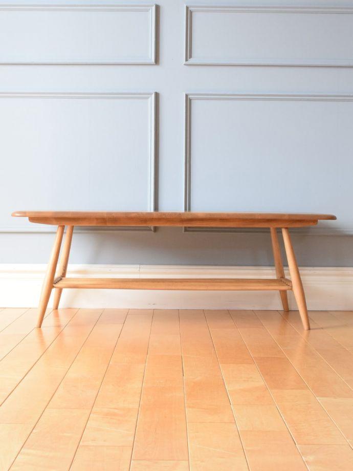 コーヒーテーブルの側面