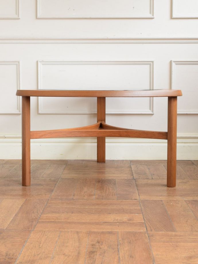 コーヒーテーブルの側面