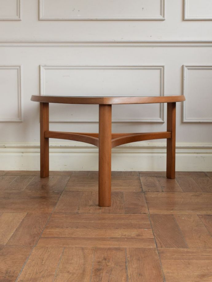 ビンテージテーブルの側面