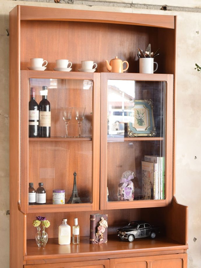 北欧ビンテージの食器棚、イギリスから届いたネイサン社（Nathan）の