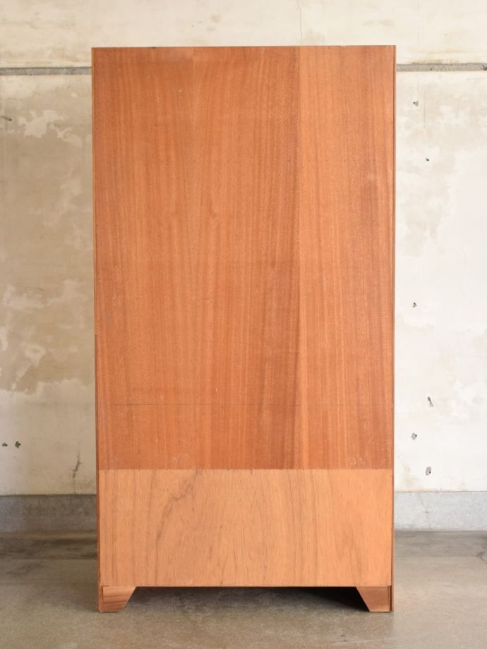 北欧ビンテージの食器棚、イギリスから届いたネイサン社（Nathan）の