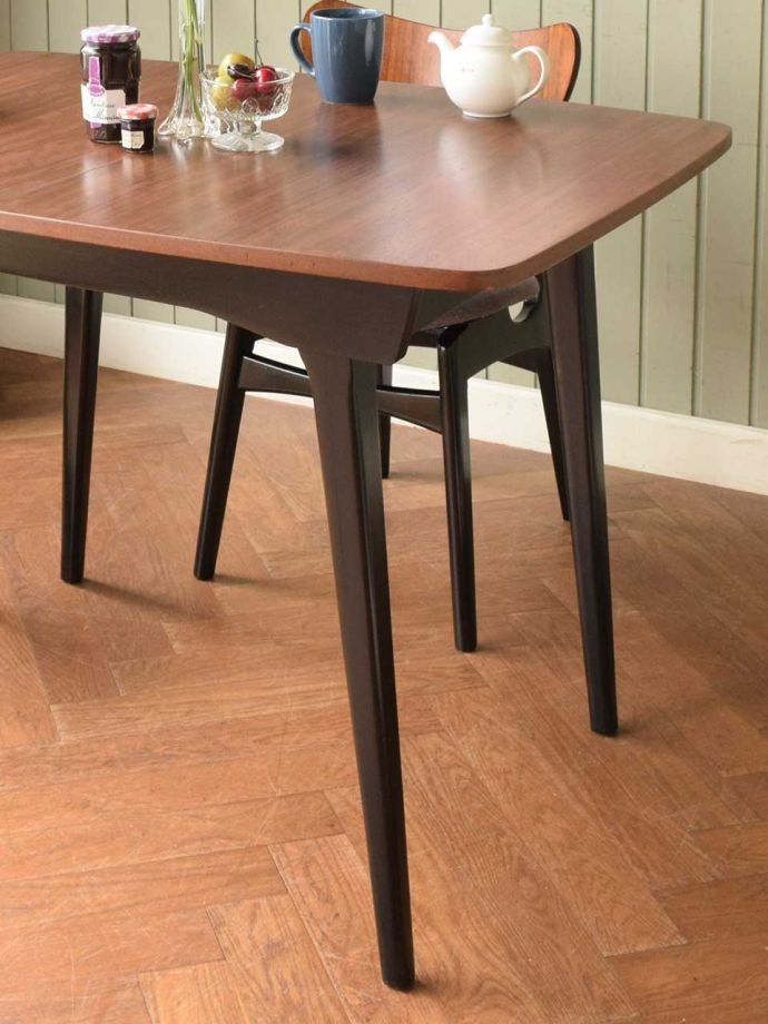 ヴィンテージらしさが漂う脚