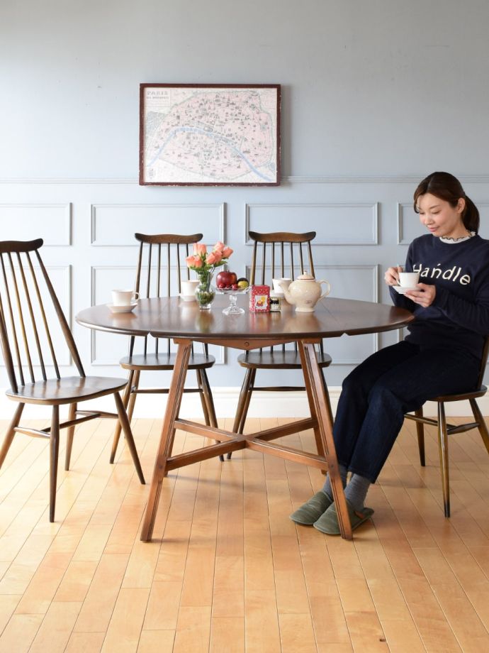 アーコールの伸長式テーブル