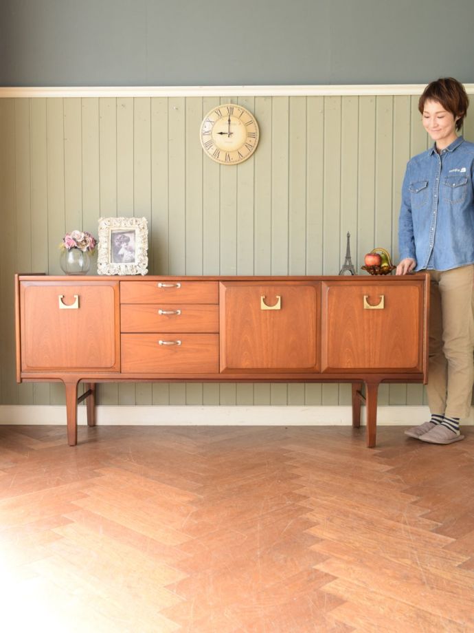 イギリスから届いたビンテージサイドボード、北欧スタイルのおしゃれな