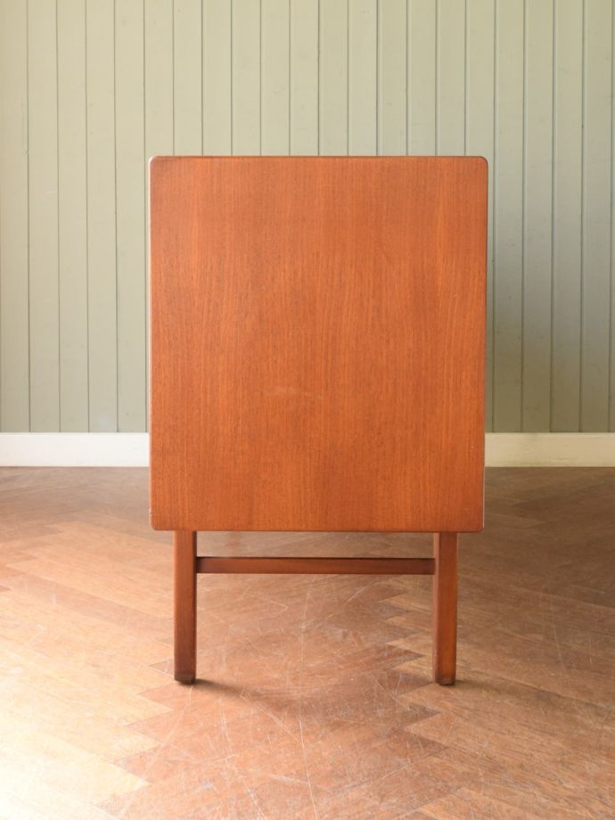 ビンテージ家具の側面