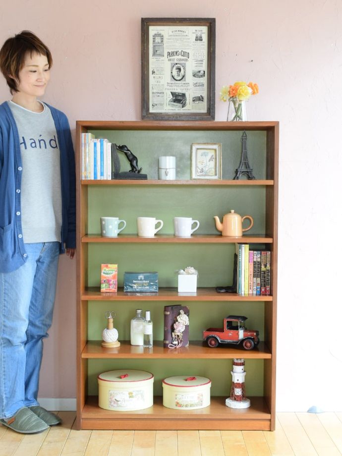 ヴィンテージのオープンシェルフ