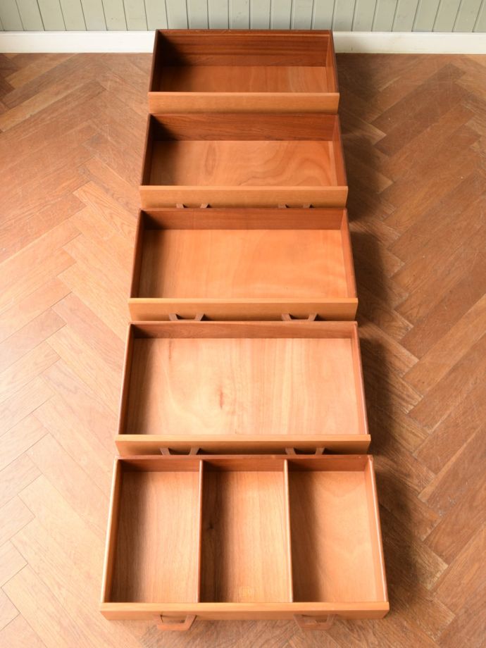 チェストの引き出し