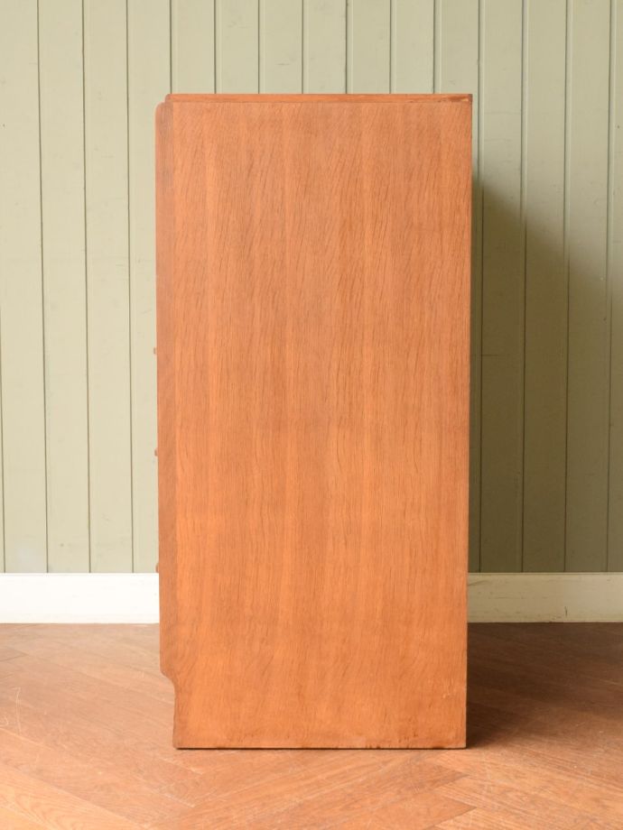 G-planのチェストの側面