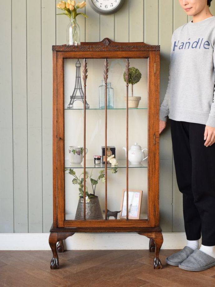 英国アンティークのガラスキャビネット