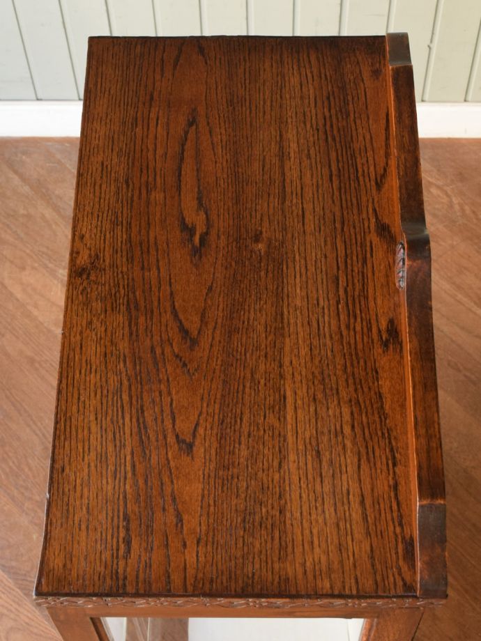 アンティークキャビネットの天板