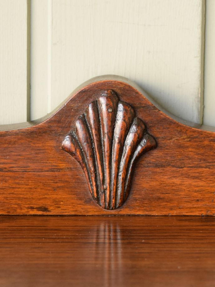 ガラスキャビネットの装飾