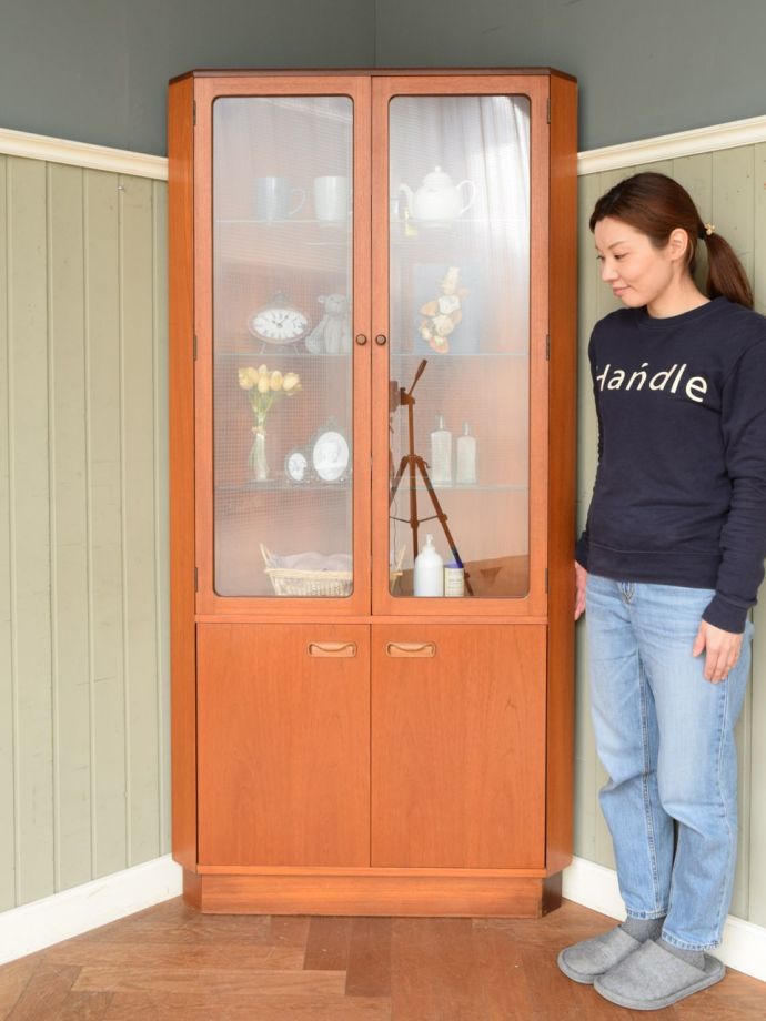 G-PLANのコーナーキャビネット