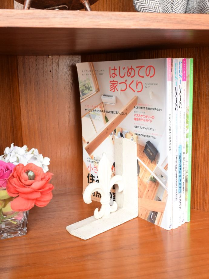 キャビネットの扉の中