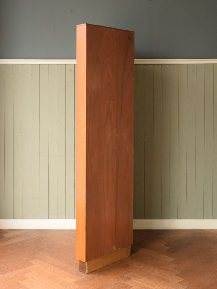 キャビネットの側面