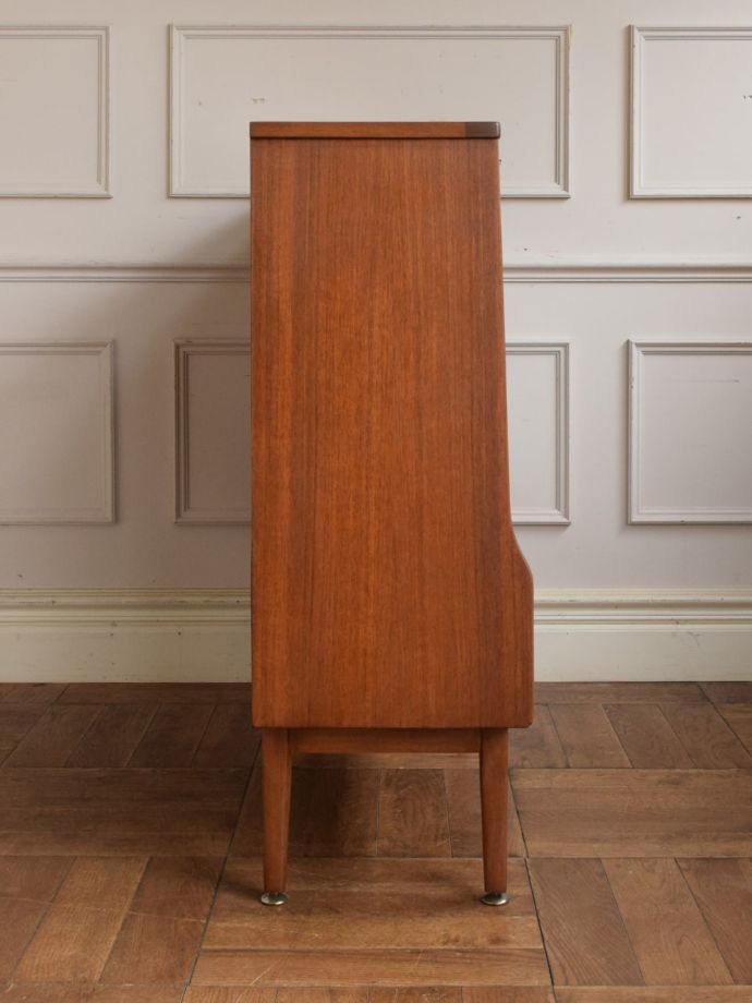 ビンテージキャビネットの側面