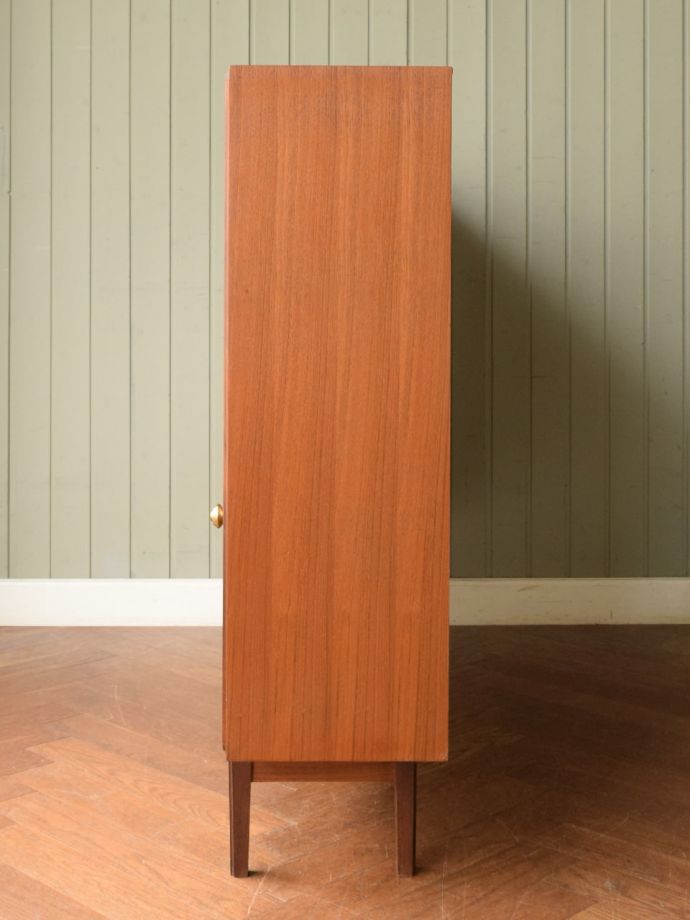 ビンテージキャビネットの側面