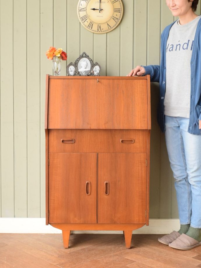 北欧スタイルのおしゃれなビューロー