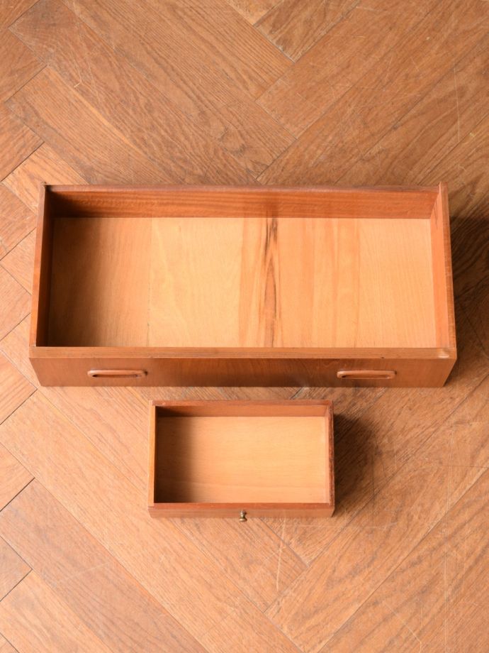 ビューローの引き出しの中