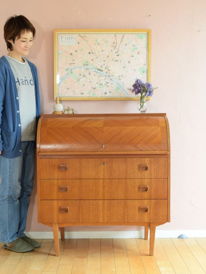 北欧スタイルのおしゃれなビューロー