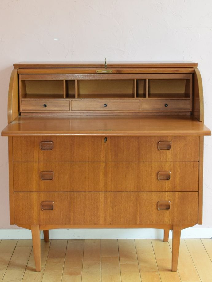 ビューローの扉の中