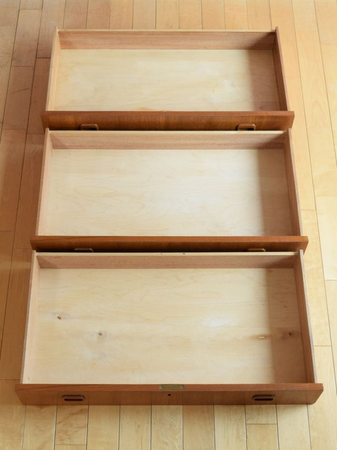 ビューローの引き出しの中