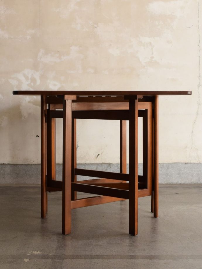 いろんな表情が楽しめるダイニングテーブル