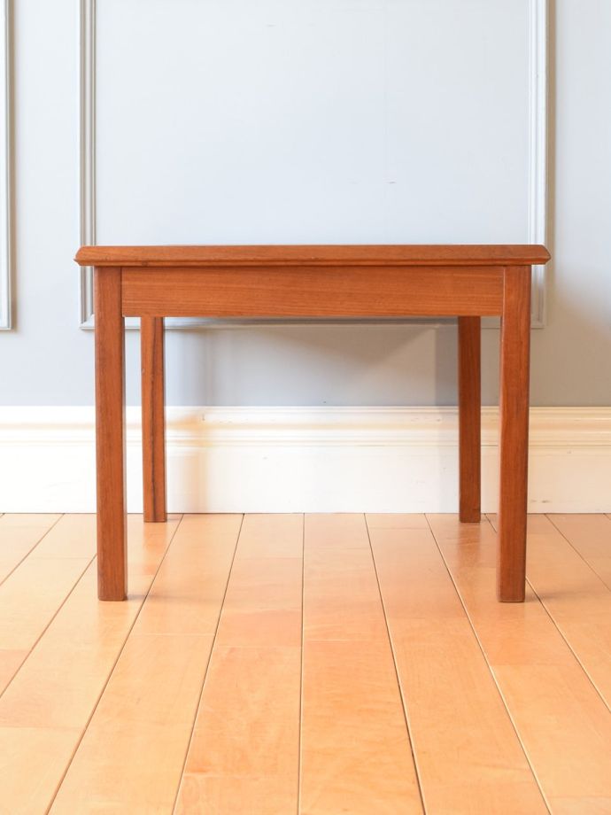 コーヒーテーブルの側面