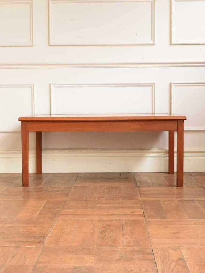 ビンテージテーブルの側面