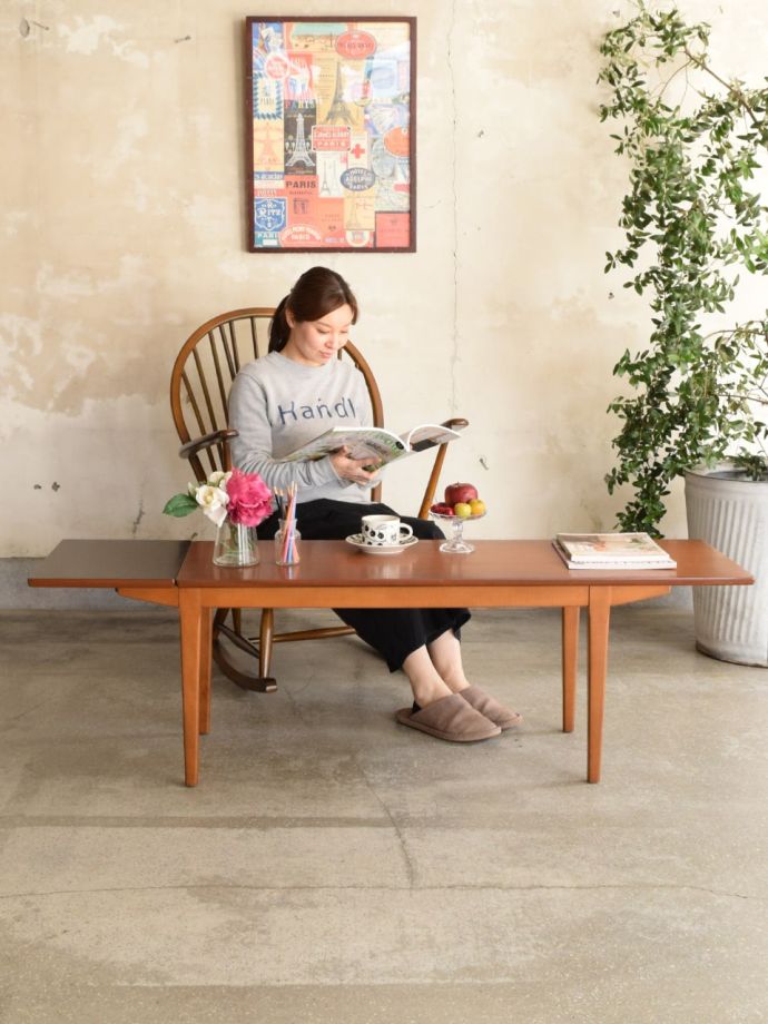 北欧スタイルのビンテージテーブル