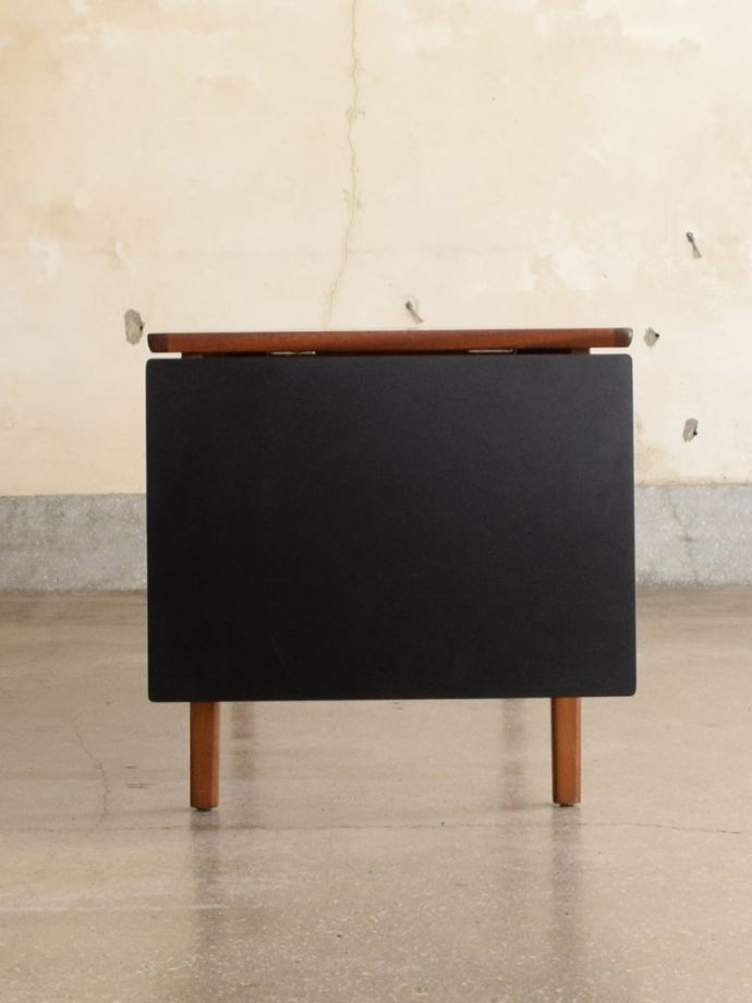 折り畳み式テーブルの反対側