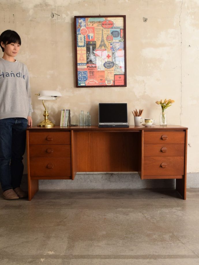 スタイリッシュでカッコいいデスク