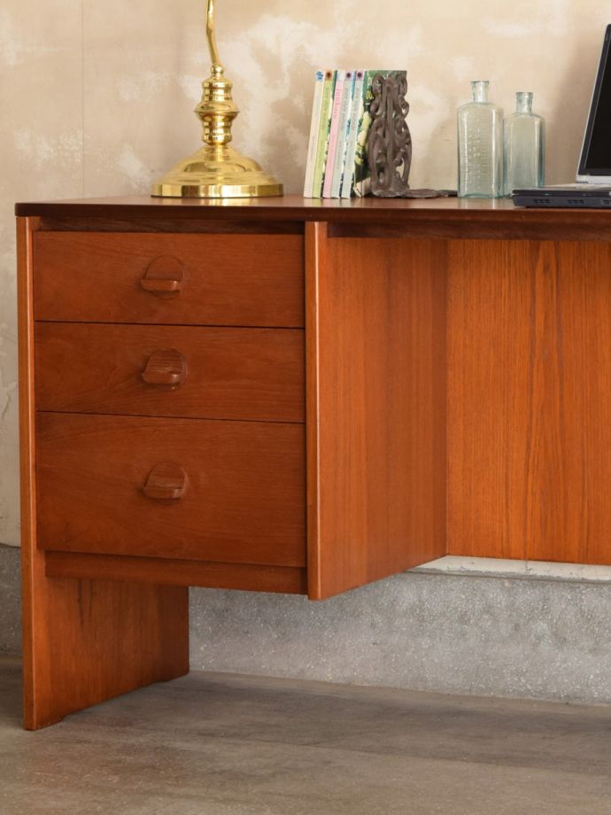 アンティークデスクの美しい木目