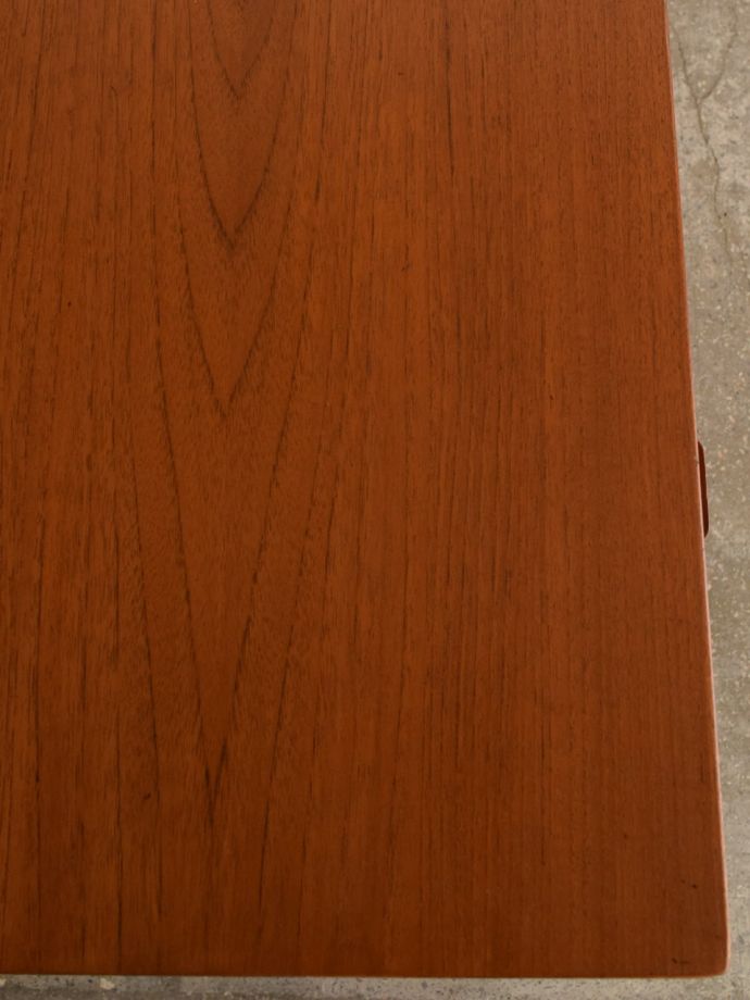 アンティークデスクの木目