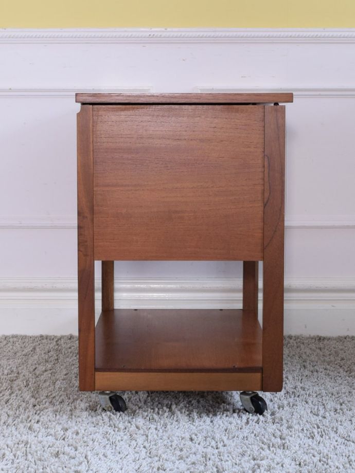 ビンテージ家具の側面