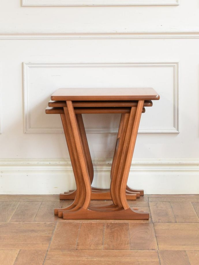 ビンテージコーヒーテーブルの側面