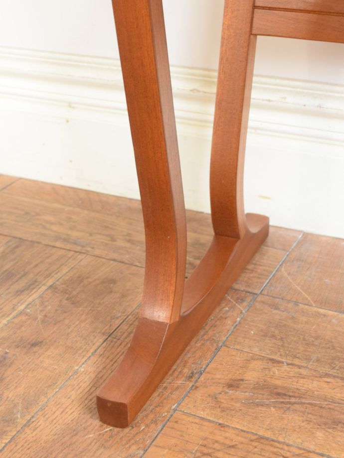 ビンテージテーブルの脚