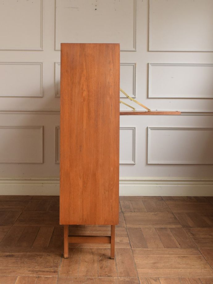 ビンテージキャビネットの側面