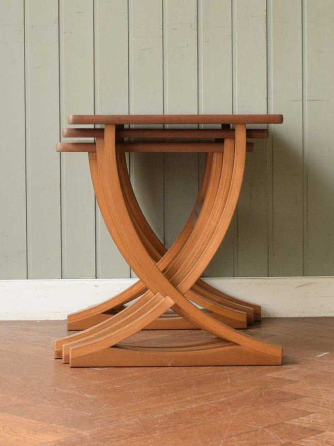 ビンテージコーヒーテーブルの側面