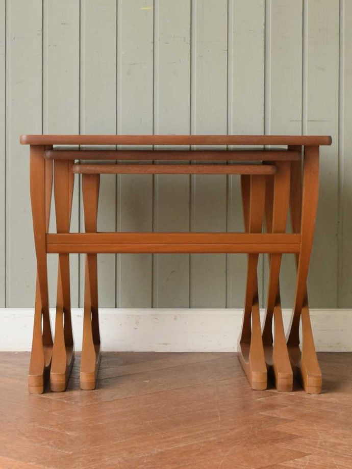 コーヒーテーブルの側面