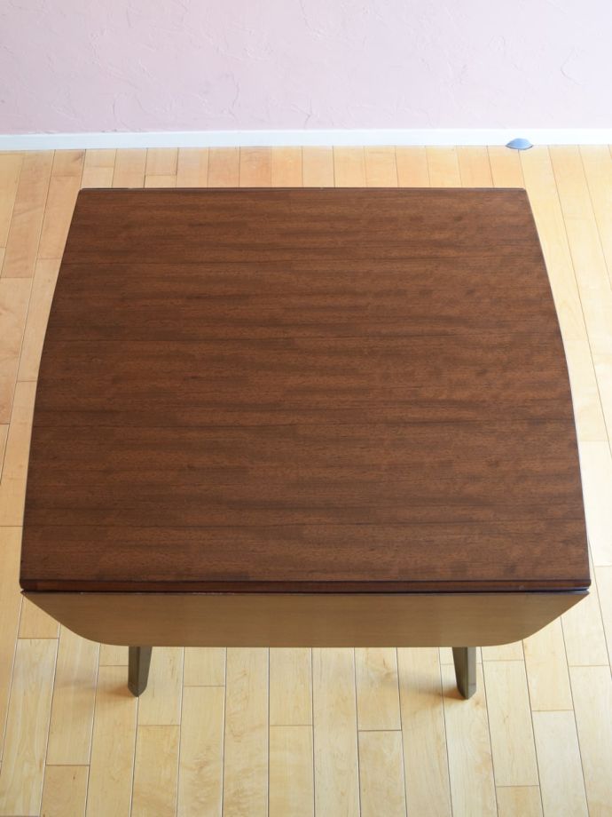 G-PLANのダイニングテーブルの天板