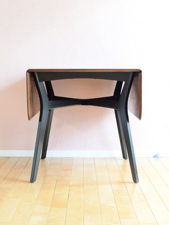 伸長式のダイニングテーブル