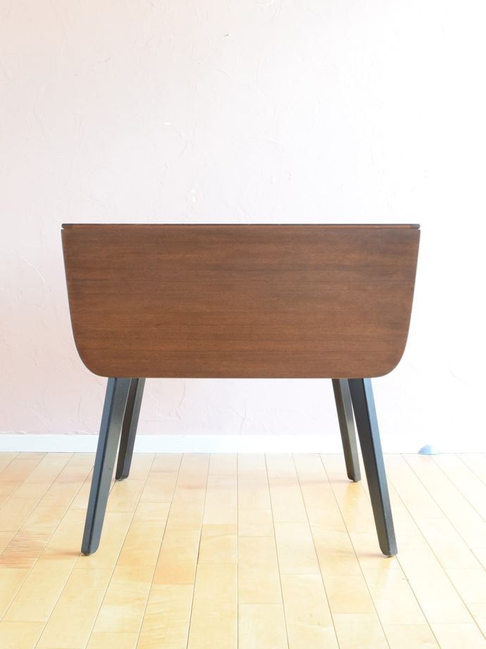 折り畳み式テーブルの側面