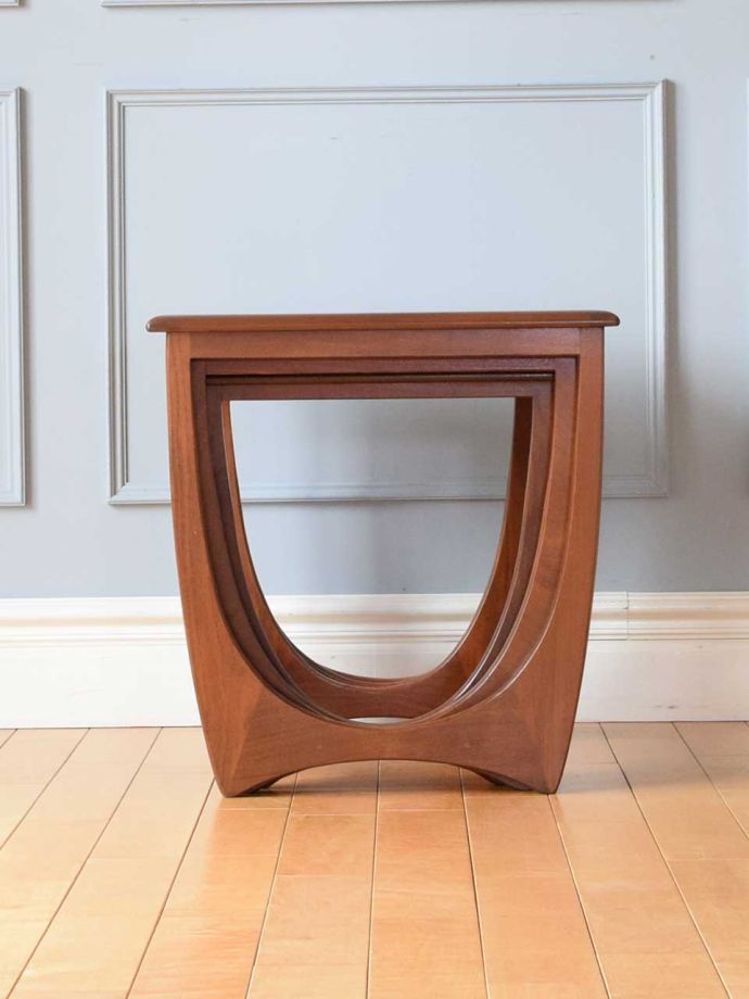 コーヒーテーブルの側面