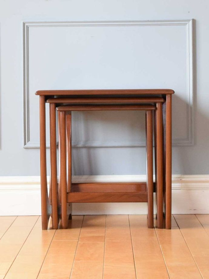 コーヒーテーブルの側面