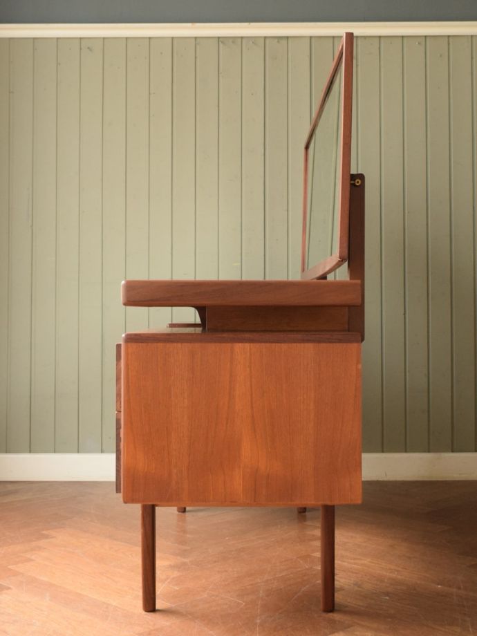 G-planのドレッサーの側面