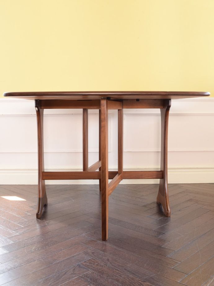 G-PLANのテーブルの側面