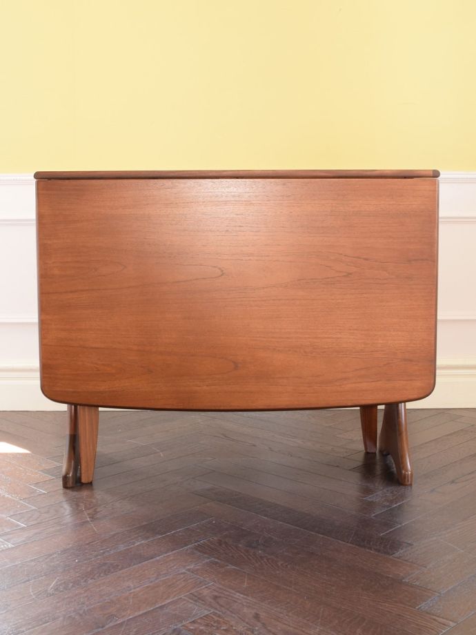 G-PLANのテーブルの反対側