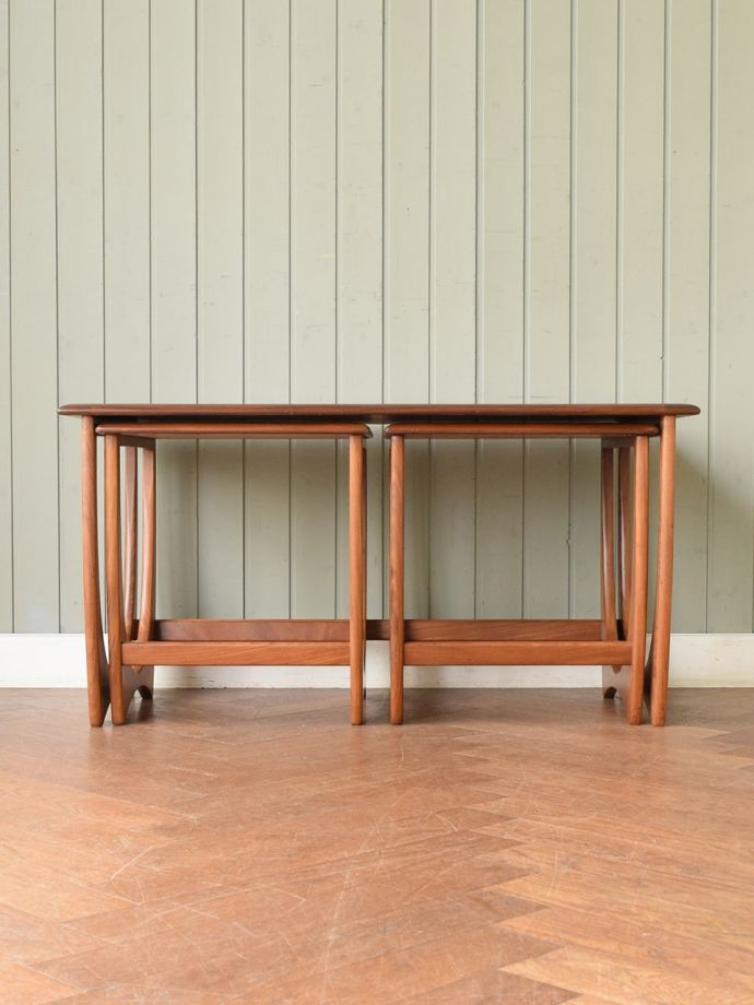 コーヒーテーブルの側面