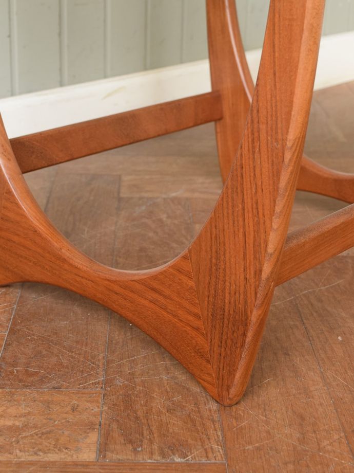 G-PLANのテーブルの足先